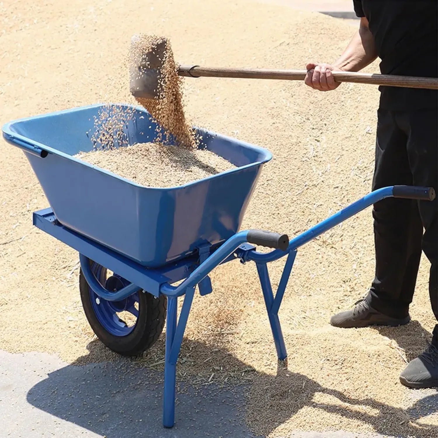Robuste Schubkarre mit Luftreifen für alle Geländearten, 100 kg Tragkraft, für Garten und Hof